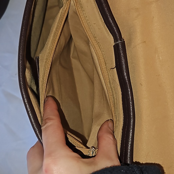 Etienne Aigner rare over shoulder bag - Picture 10 of 10